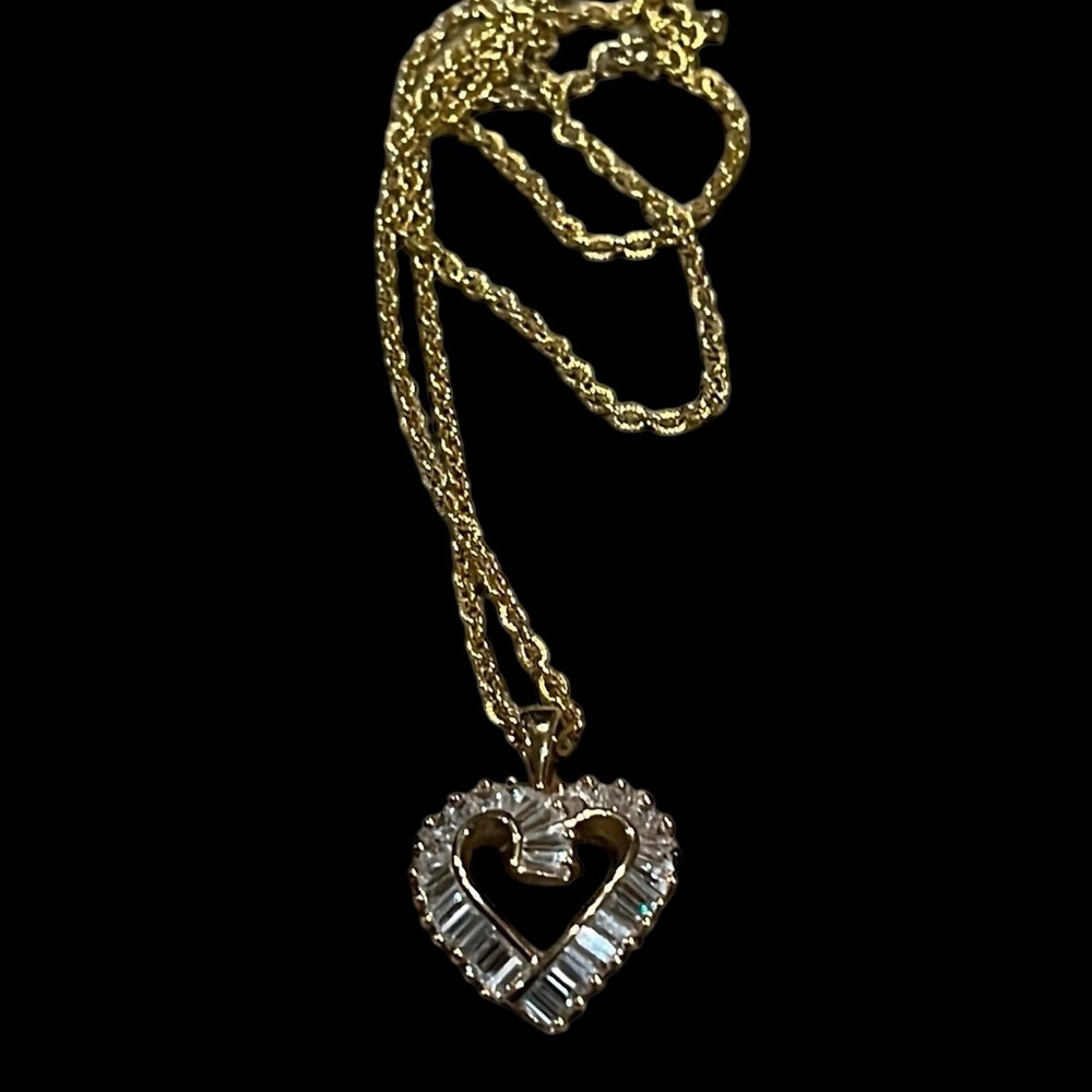 DBJ gold tone, heart pendant with rhinestone baguettes